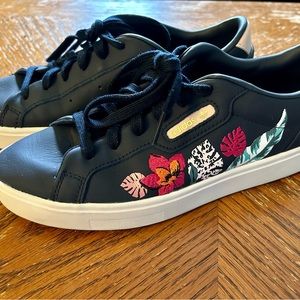 Adidas Sneakers/LIKE NEW